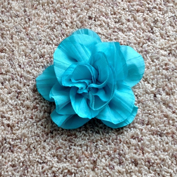 🌺Thirty-one flower clip or pin - Picture 4 of 5
